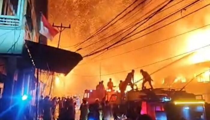 Kebakaran Hebat Lahap Sejumlah Ruko di Pasar Sungai Duri, Api Menyambar Cepat di Tengah Musim Kemarau