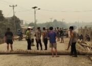 Warga Teluk Bakung Tutup Jalan, Debu Proyek Penimbunan Picu Protes